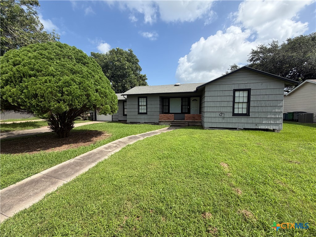 602 E Rosebud