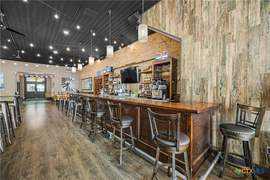 212 S Commercial Street