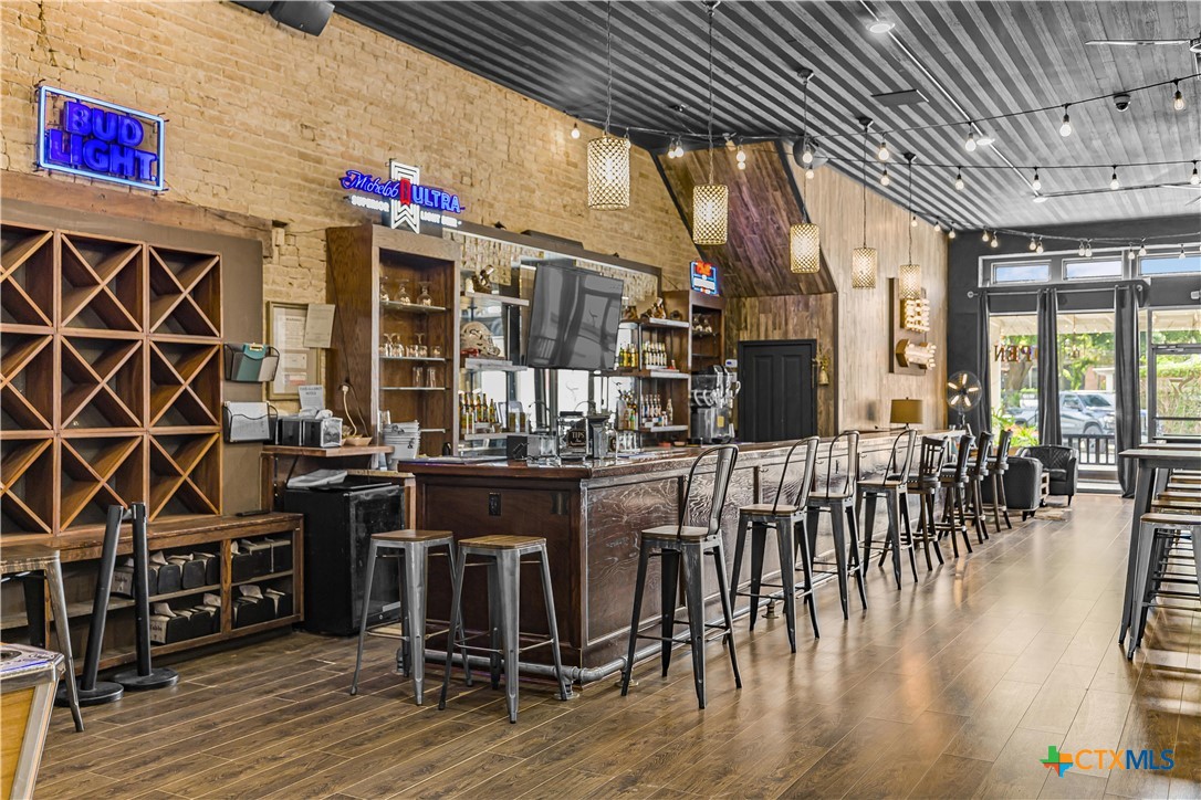 212 S Commercial Street