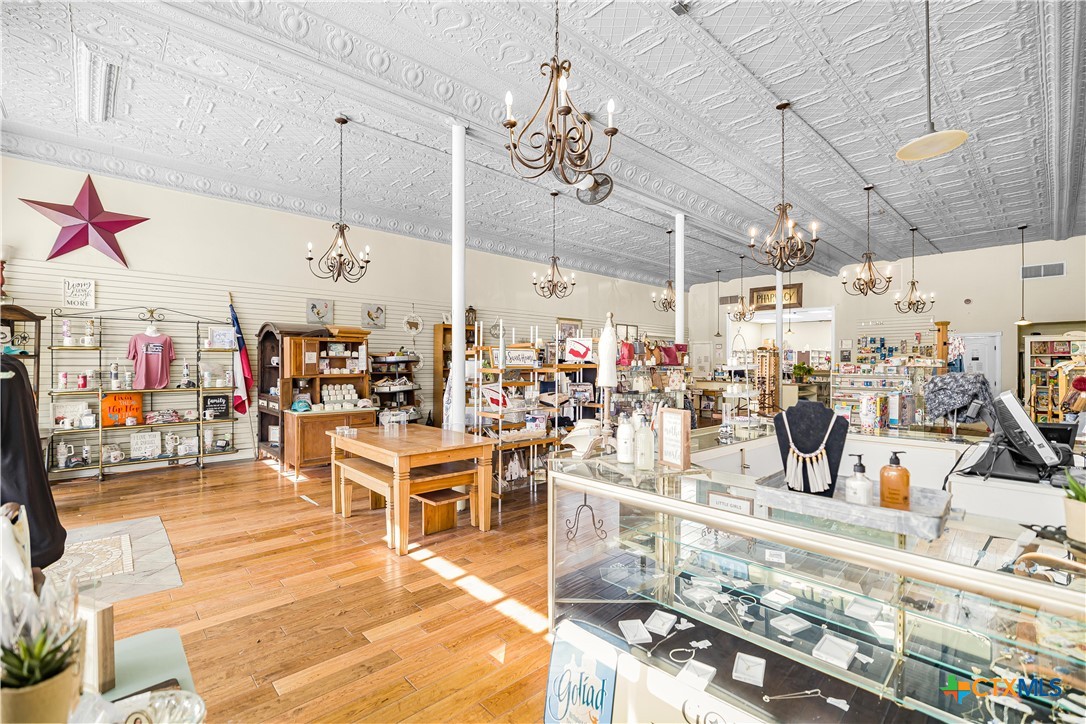 212 S Commercial Street