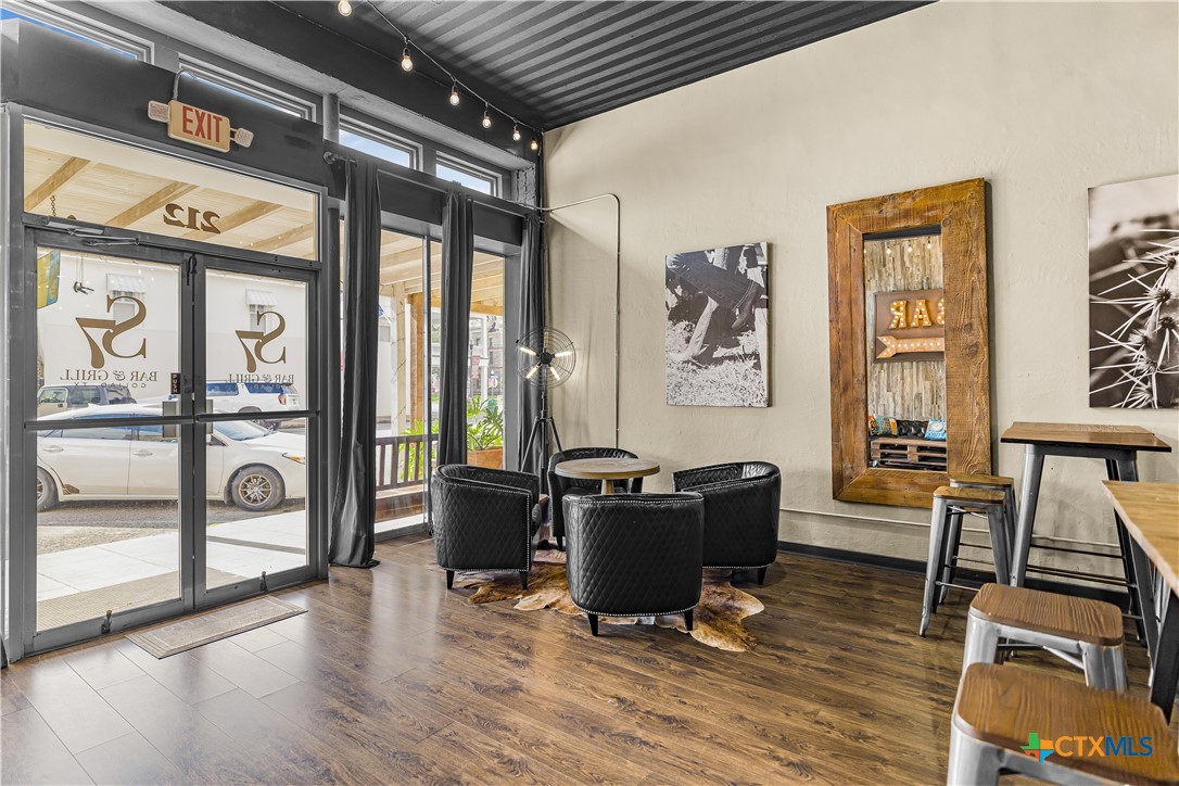 212 S Commercial Street