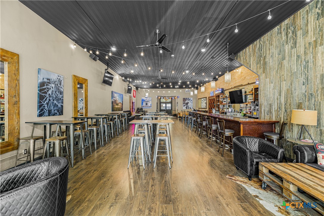 212 S Commercial Street