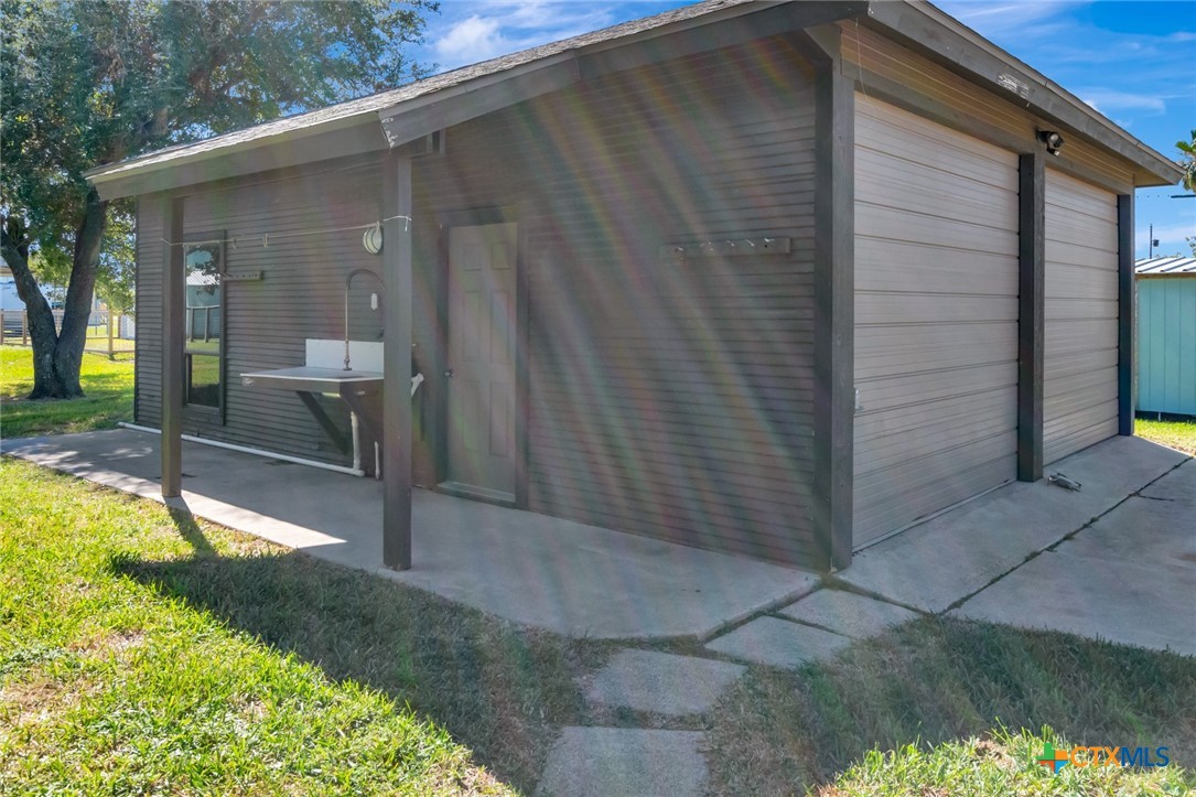 106 E Adams Avenue