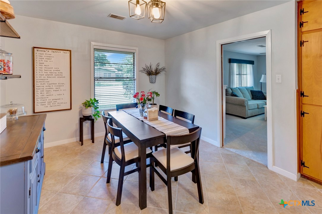 2105 E Mistletoe Avenue