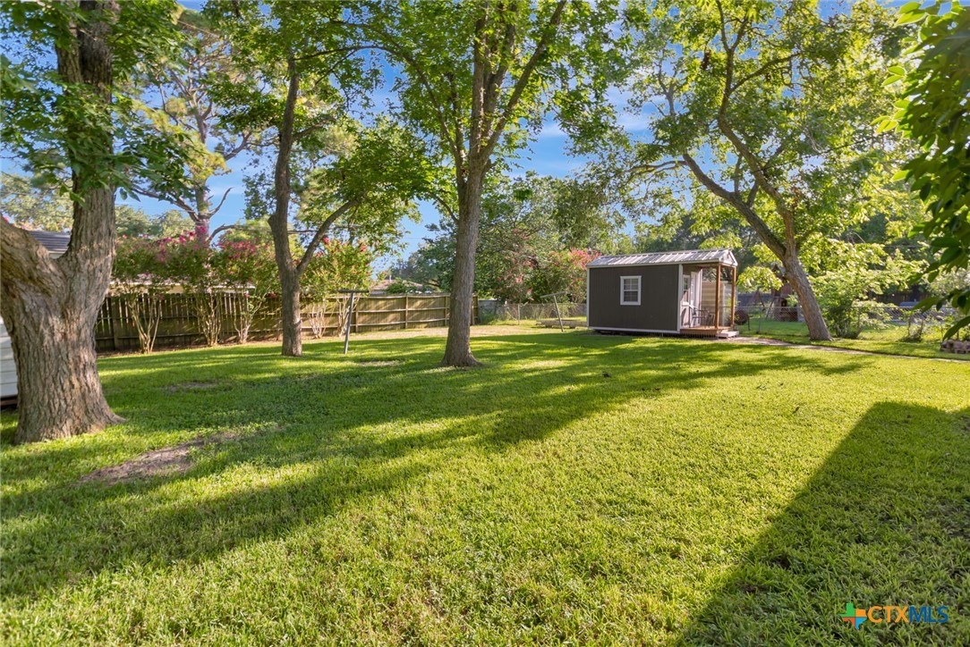 2105 E Mistletoe Avenue