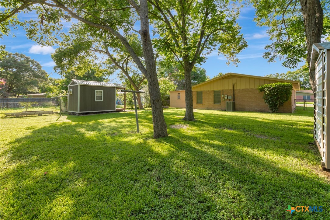 2105 E Mistletoe Avenue