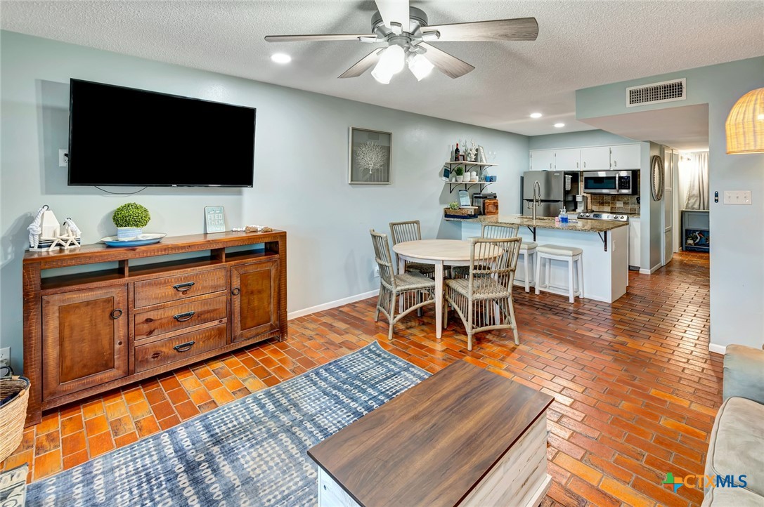 462 N 15th Street Unit #2 Cove