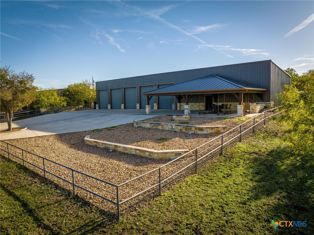 148 Lakecreek Drive