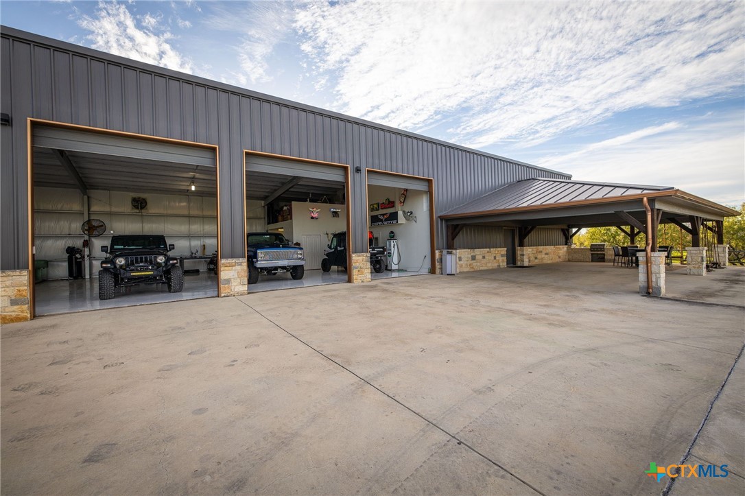 148 Lakecreek Drive