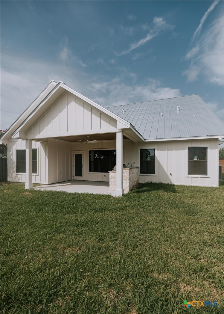 2717 Lakeview Drive