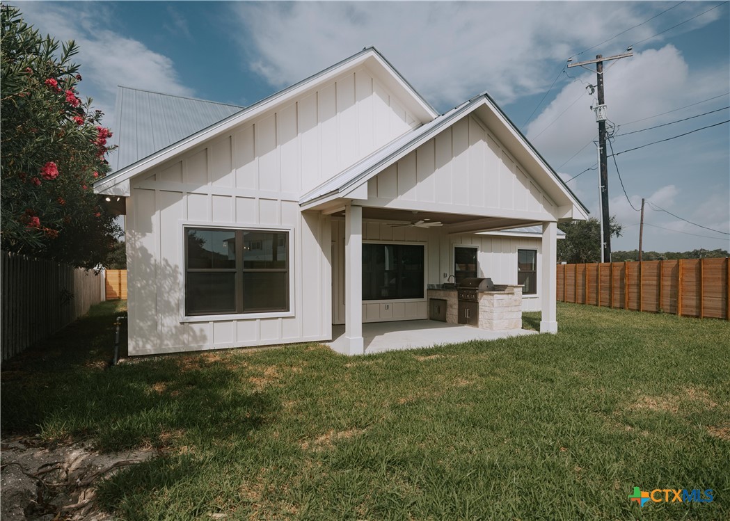 2717 Lakeview Drive