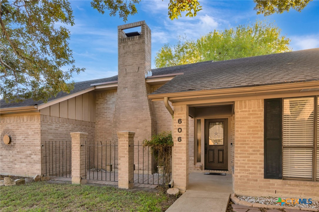 606 Santa Fe