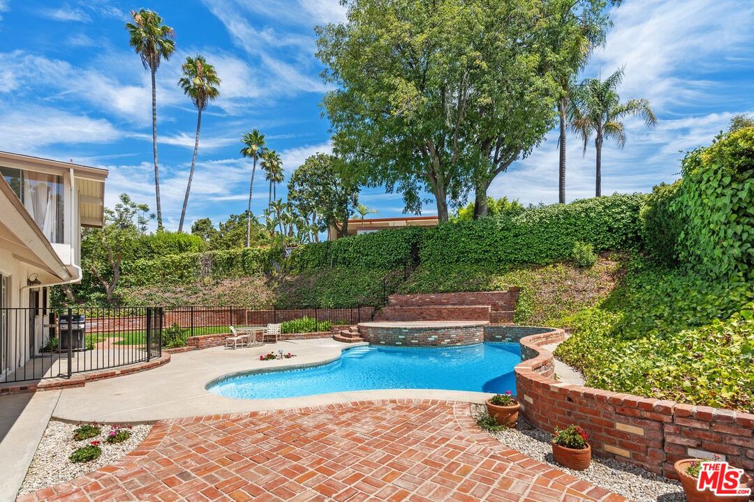 2276 Westridge Rd