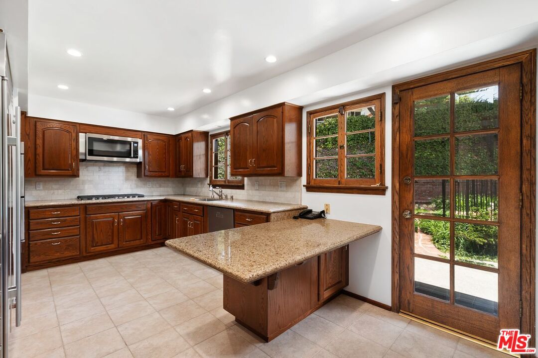 2276 Westridge Rd