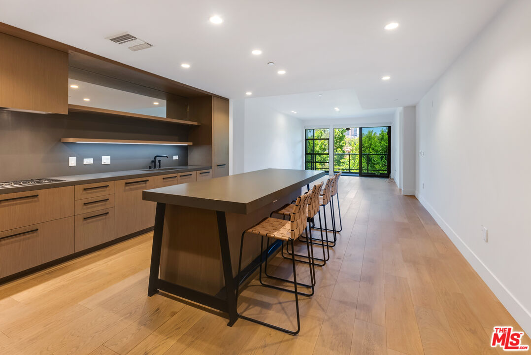 10777 Wilshire Blvd Unit: 405