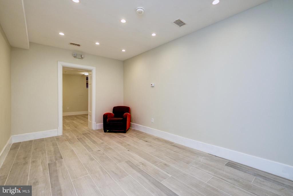 2339 Massachusetts Ave NW #4