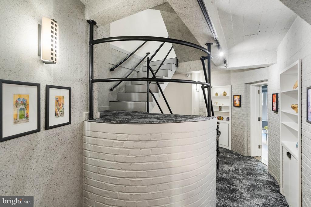 2102 R STREET NW