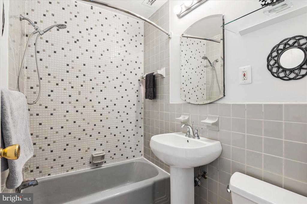 2829 Connecticut Ave NW #304