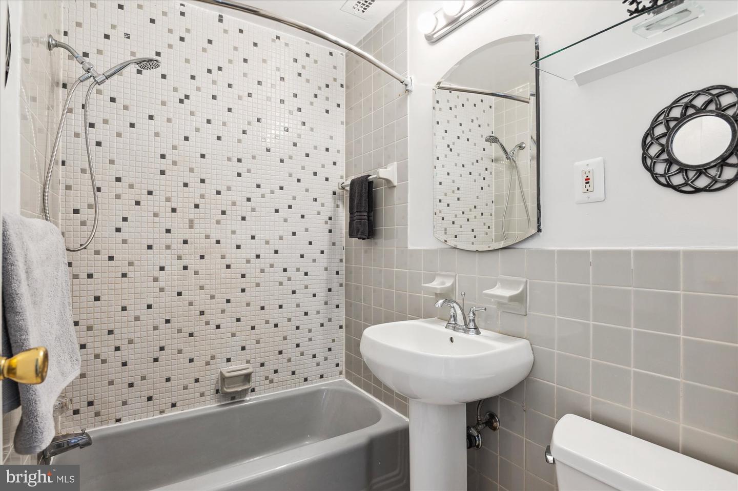 2829 Connecticut Ave NW #304
