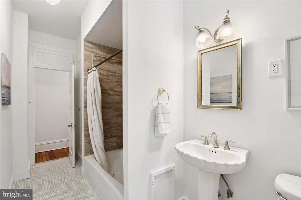 2311 Connecticut Ave NW #101