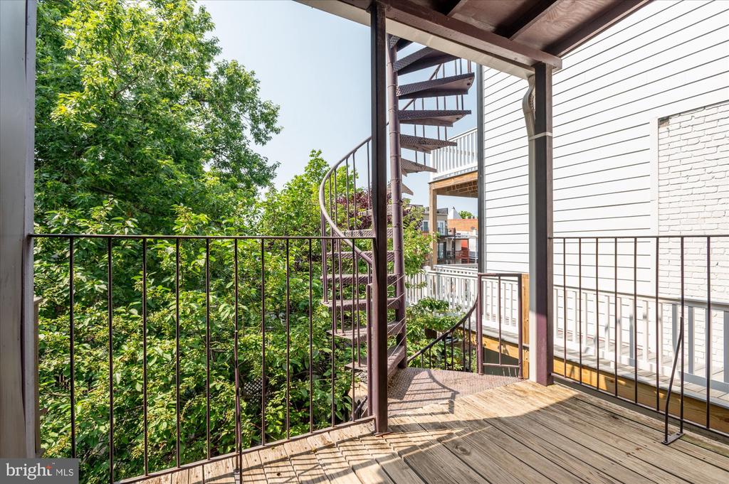 1116 Lamont St NW