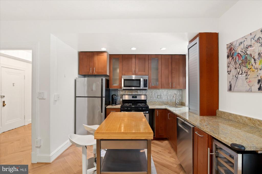 2227 20TH STREET NW 303