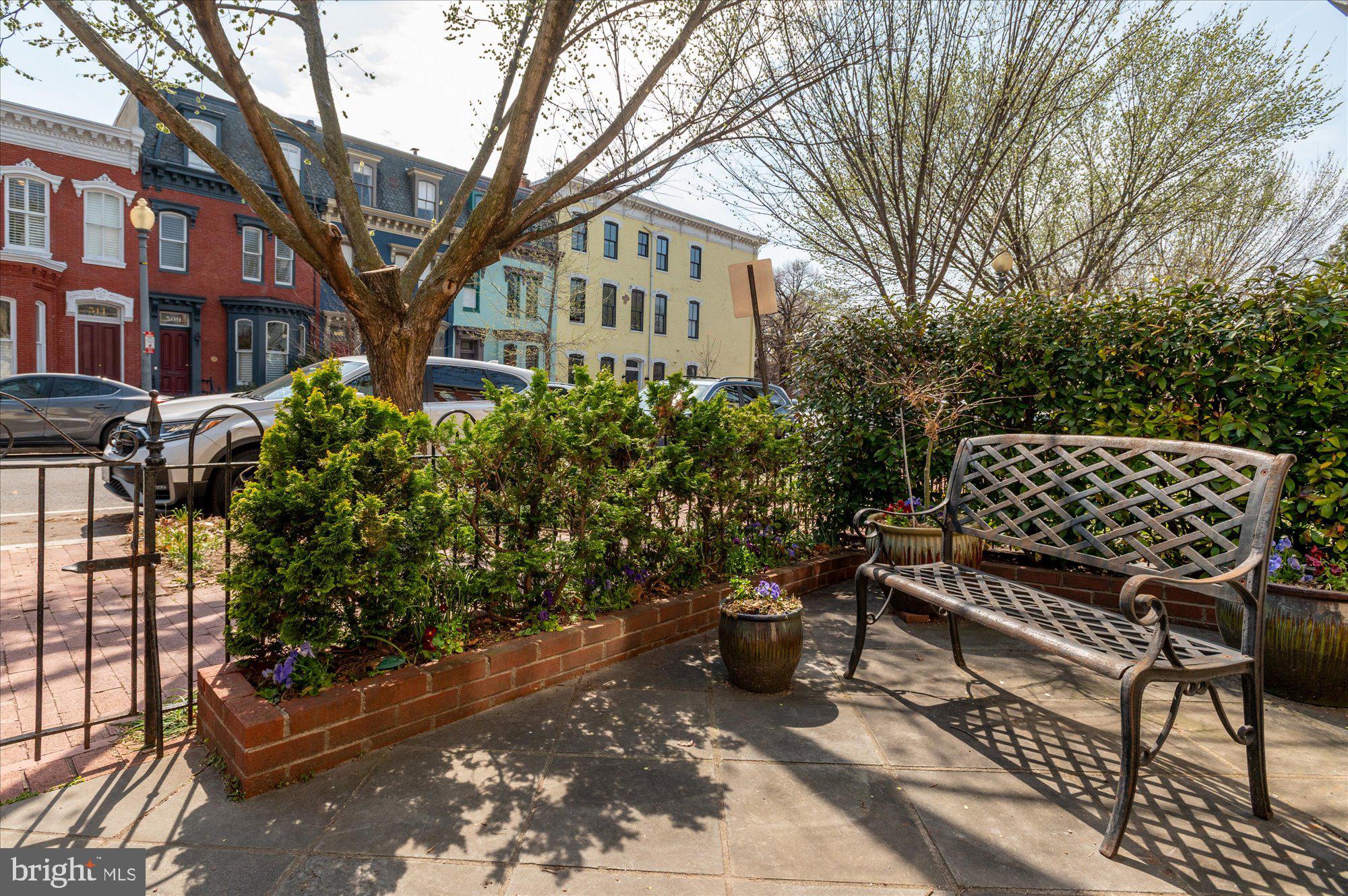 512 INDEPENDENCE AVENUE SE