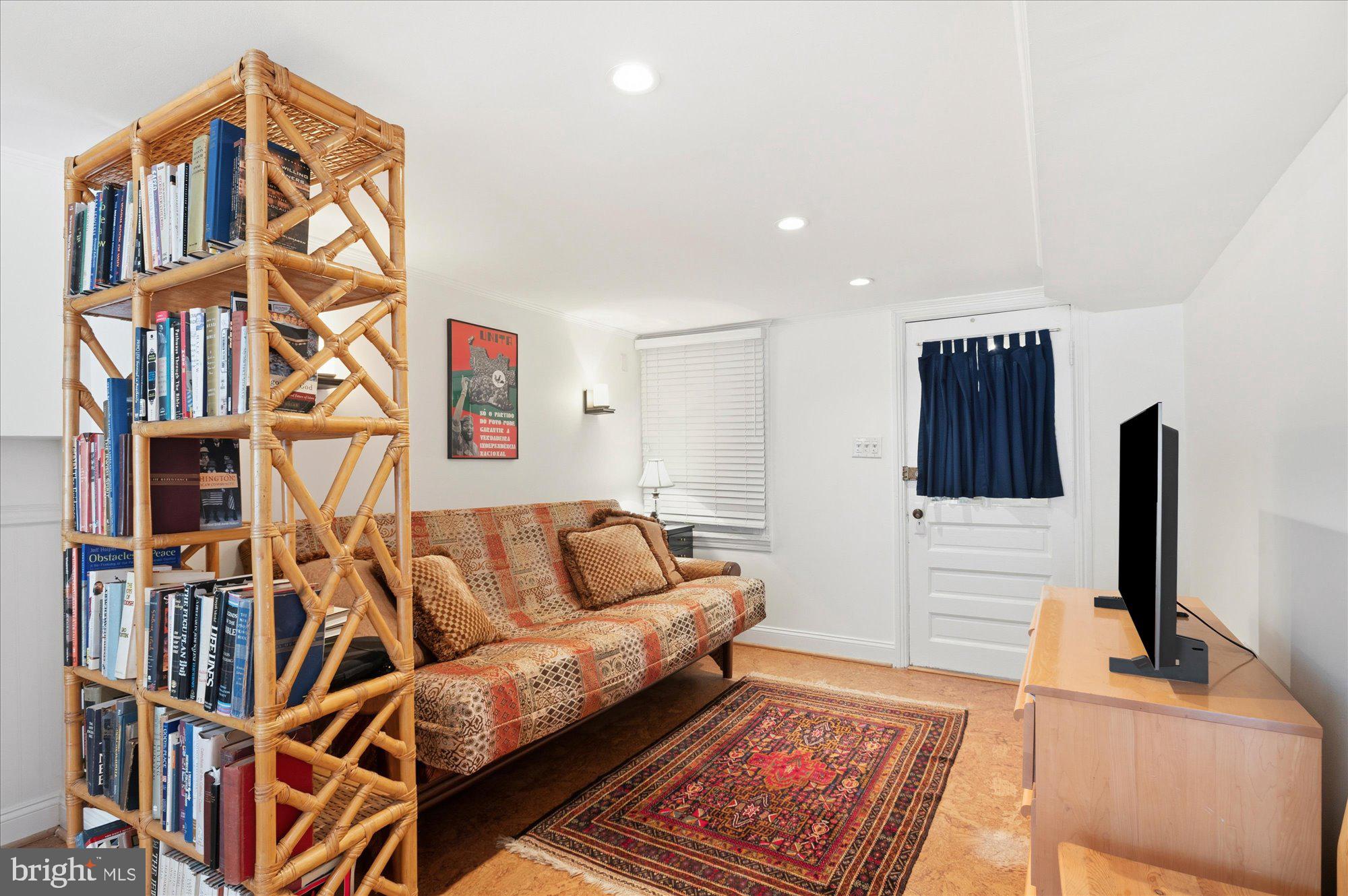 512 INDEPENDENCE AVENUE SE