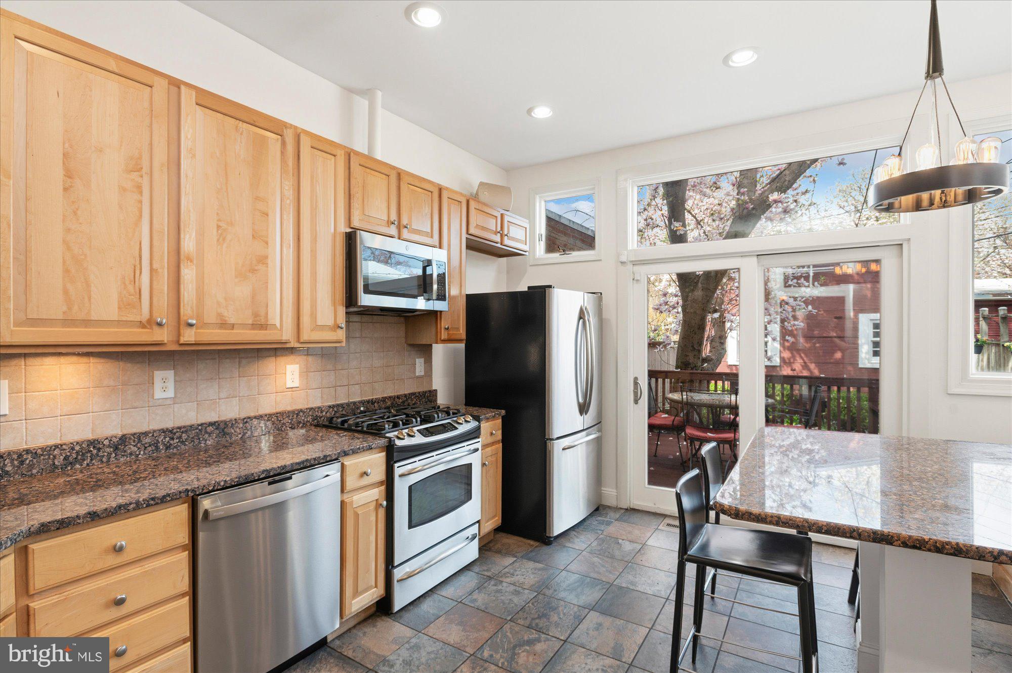 512 INDEPENDENCE AVENUE SE