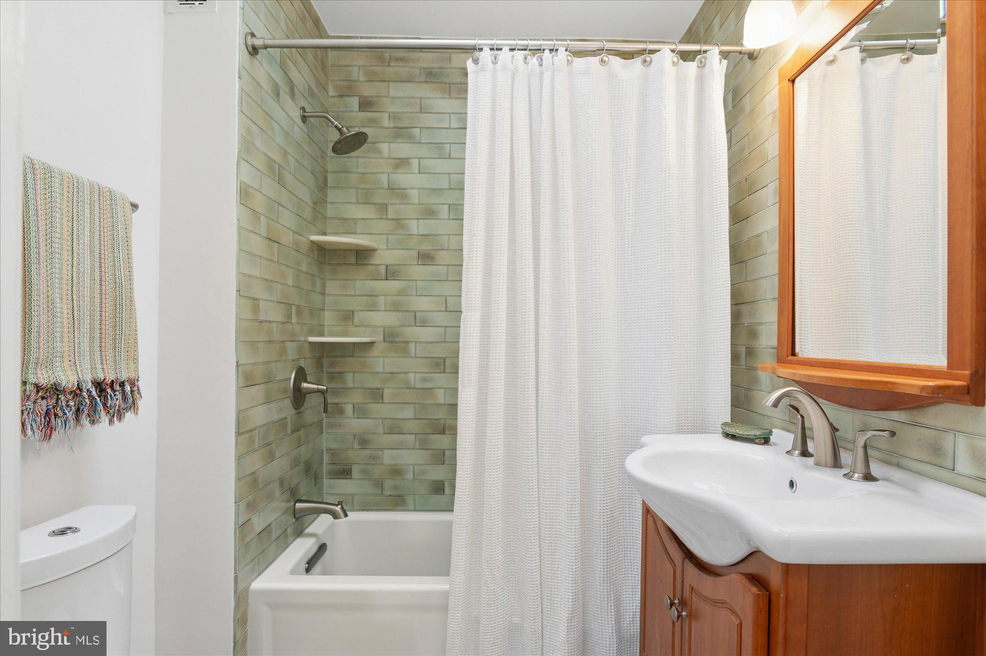 512 INDEPENDENCE AVENUE SE