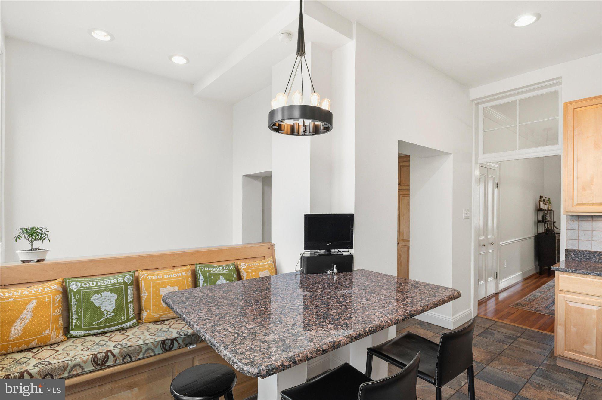 512 INDEPENDENCE AVENUE SE