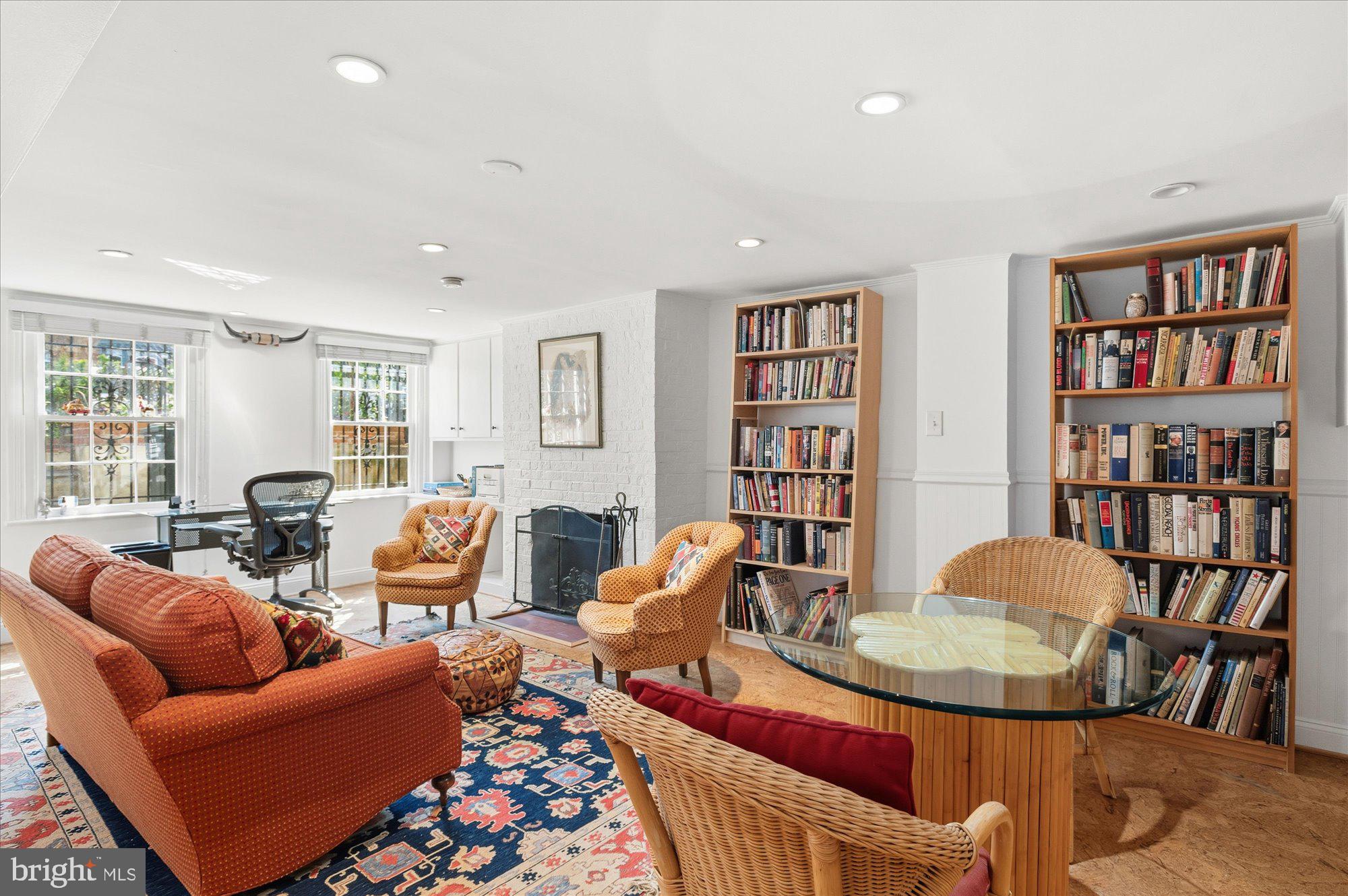 512 INDEPENDENCE AVENUE SE