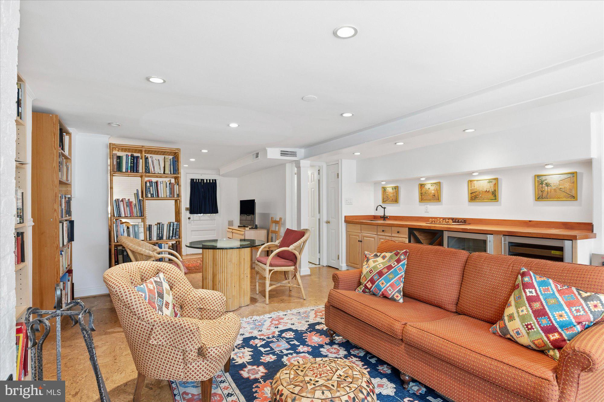 512 INDEPENDENCE AVENUE SE