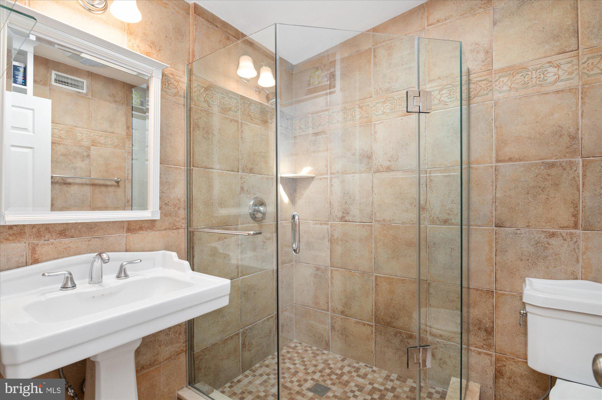 512 INDEPENDENCE AVENUE SE