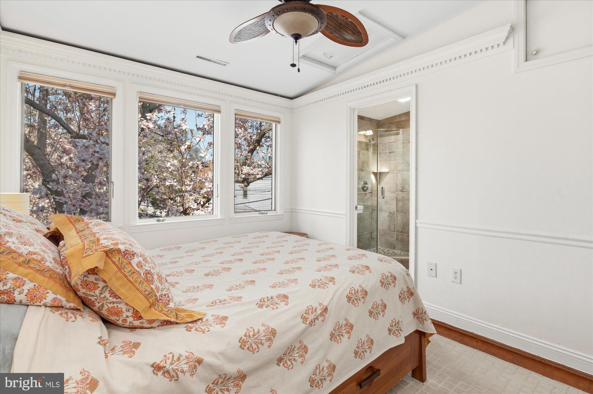 512 INDEPENDENCE AVENUE SE