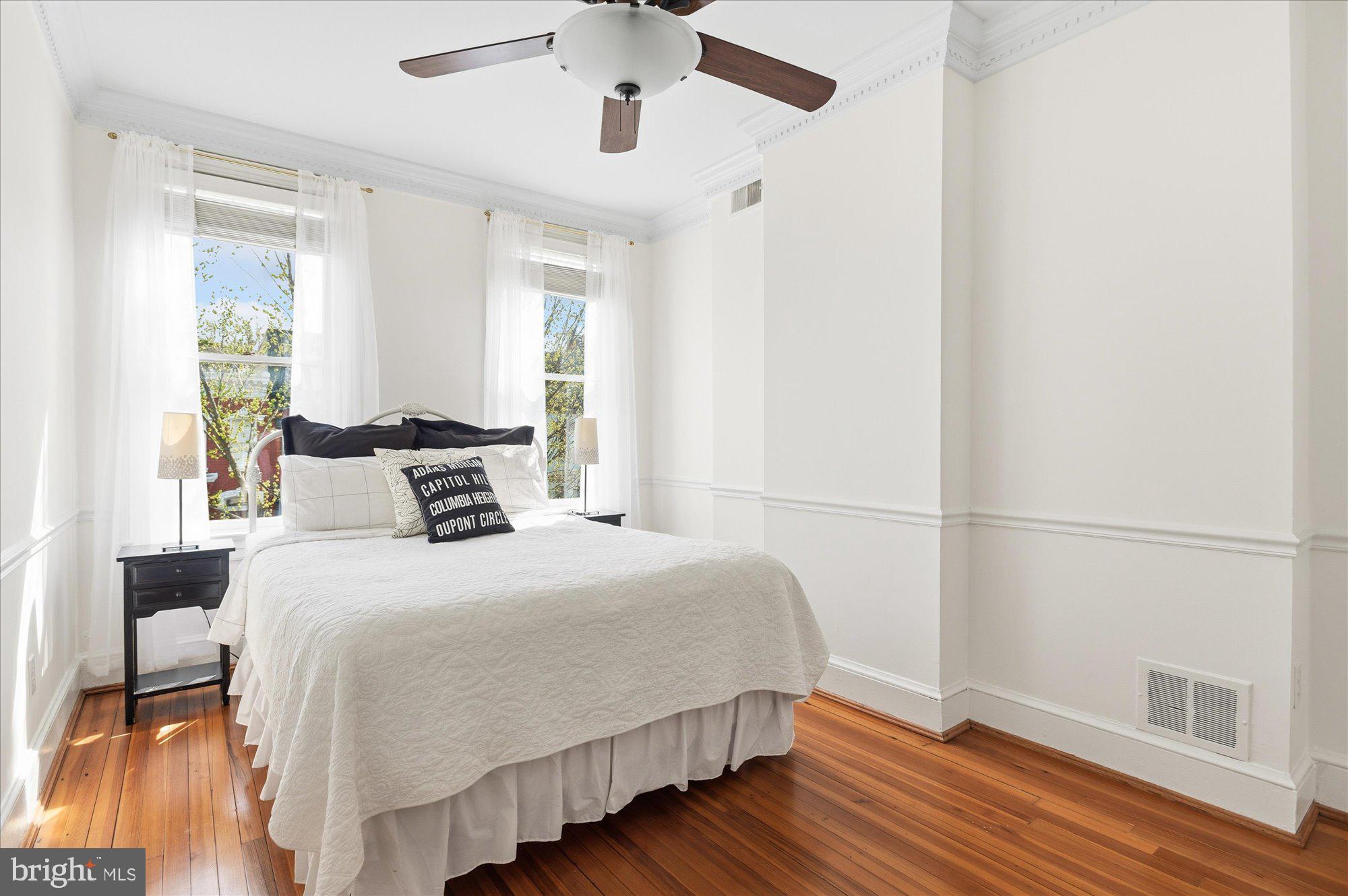 512 INDEPENDENCE AVENUE SE