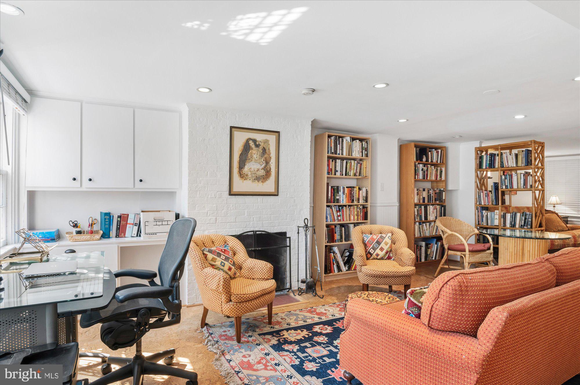 512 INDEPENDENCE AVENUE SE