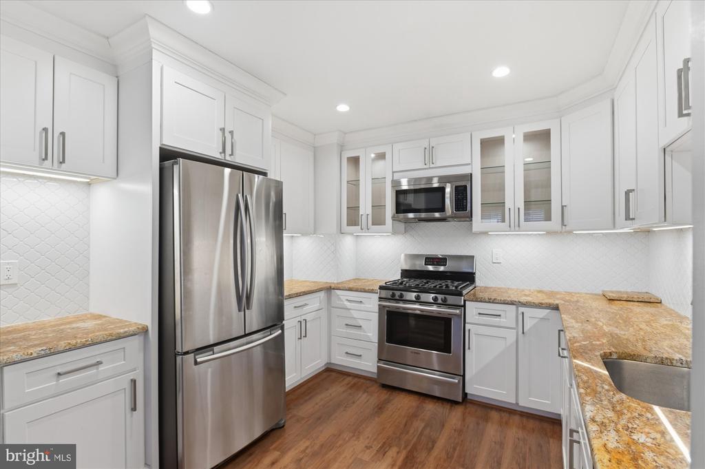 4000 CATHEDRAL AVENUE NW 18-19B