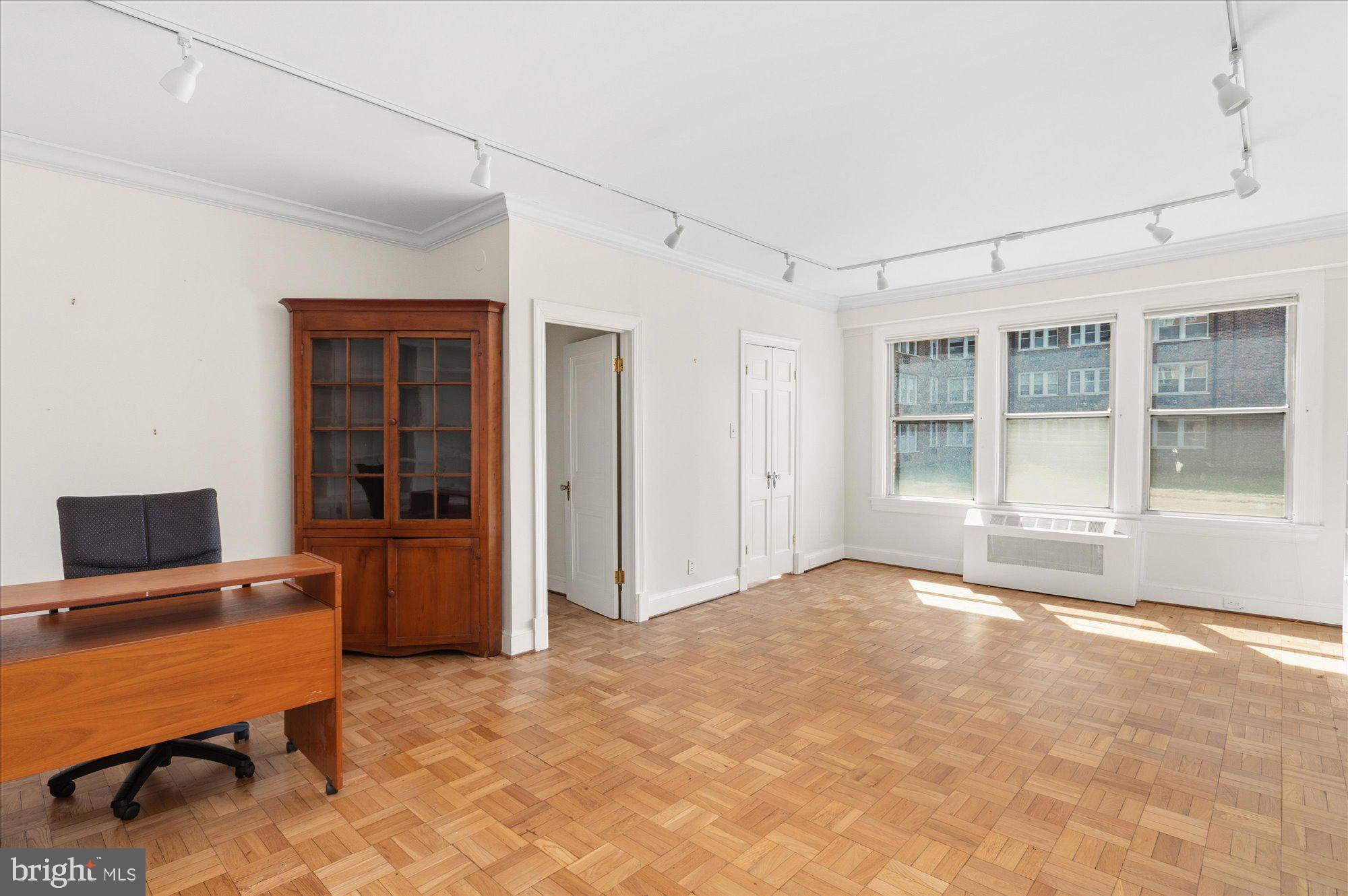 4000 CATHEDRAL AVENUE NW 18-19B