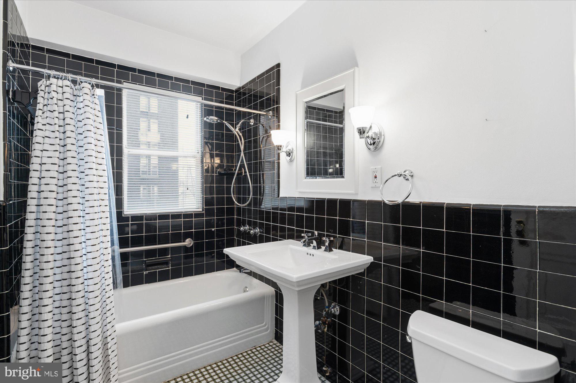 4000 CATHEDRAL AVENUE NW 18-19B