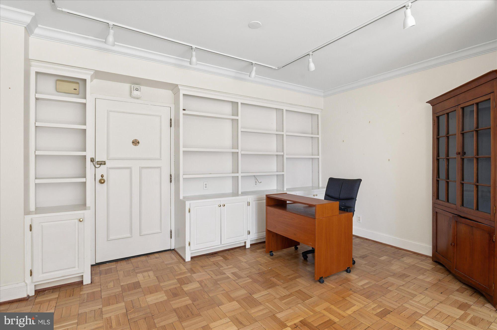 4000 CATHEDRAL AVENUE NW 18-19B