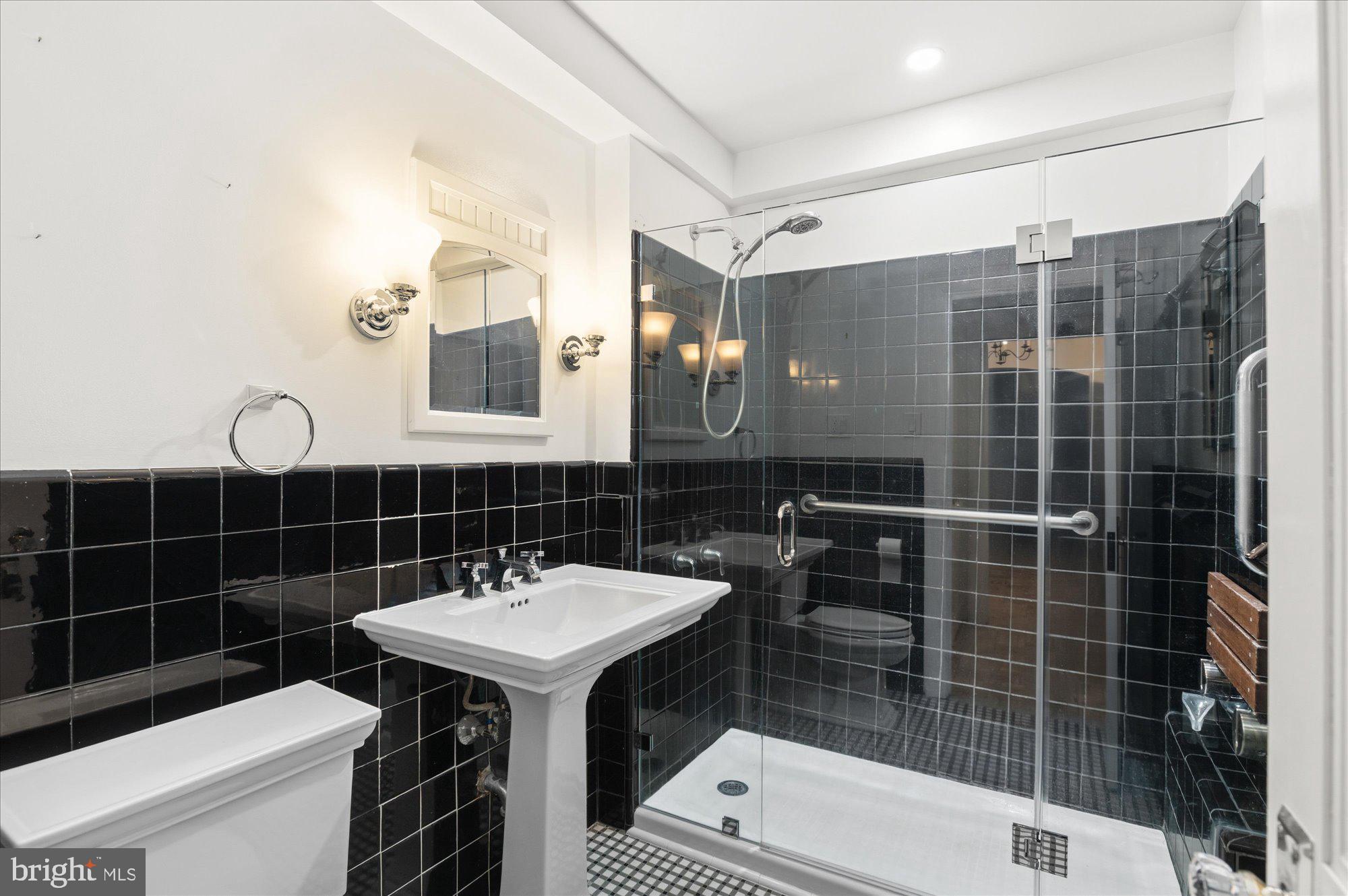 4000 CATHEDRAL AVENUE NW 18-19B