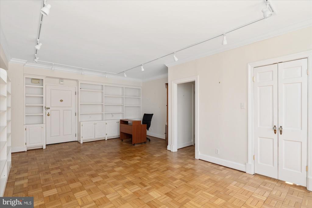 4000 CATHEDRAL AVENUE NW 18-19B