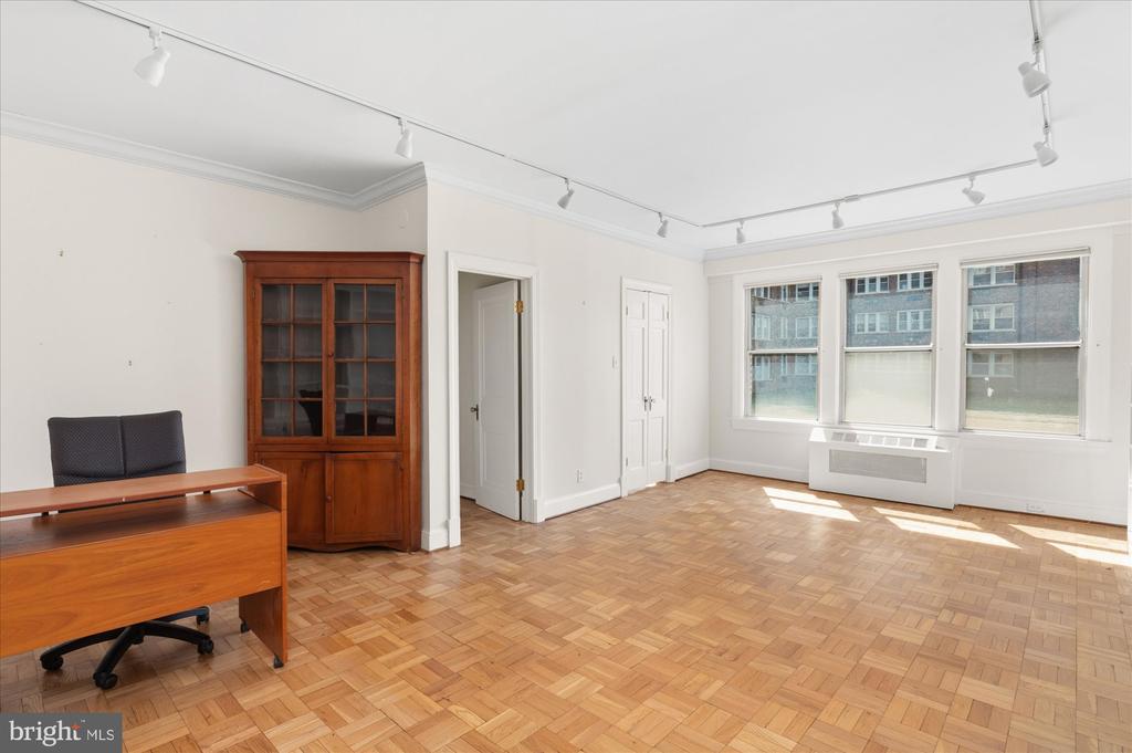 4000 CATHEDRAL AVENUE NW 18-19B