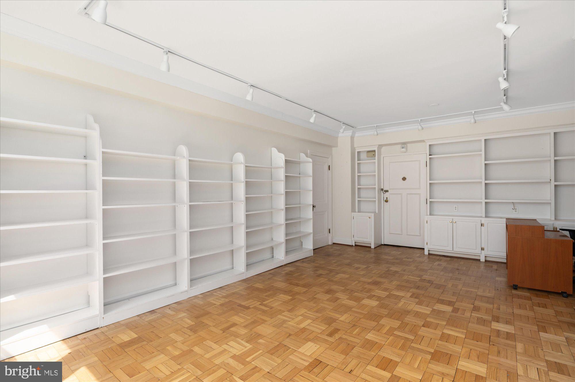 4000 CATHEDRAL AVENUE NW 18-19B