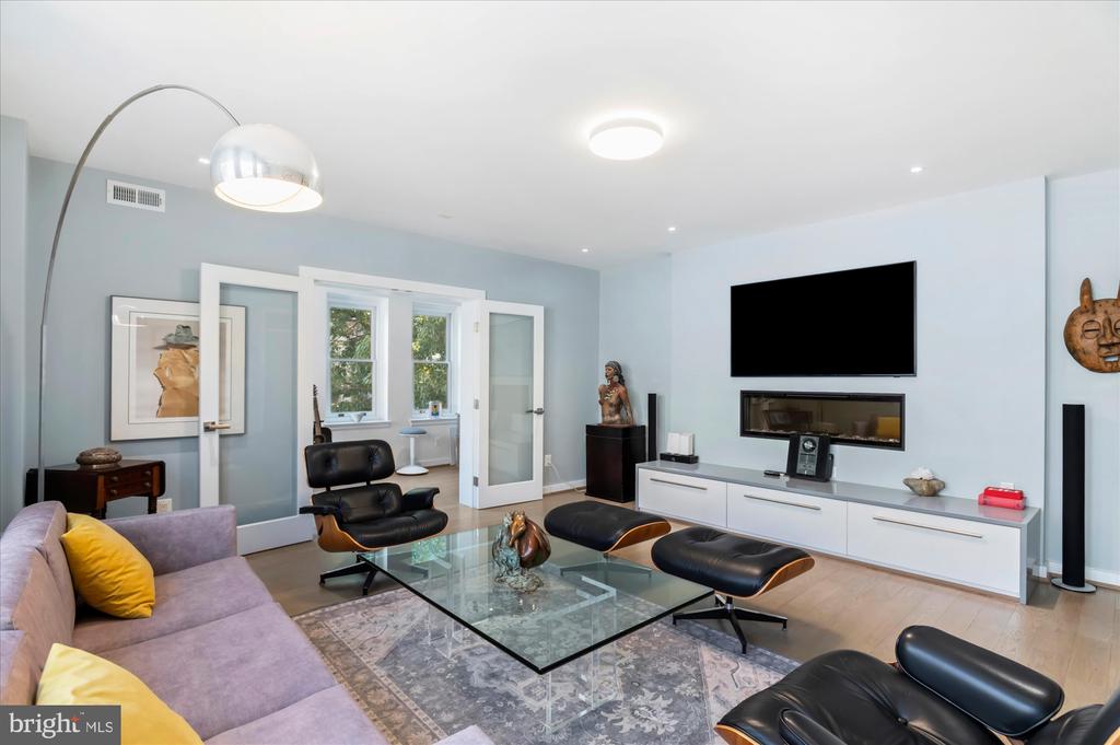 2101 CONNECTICUT AVENUE NW Unit: 22