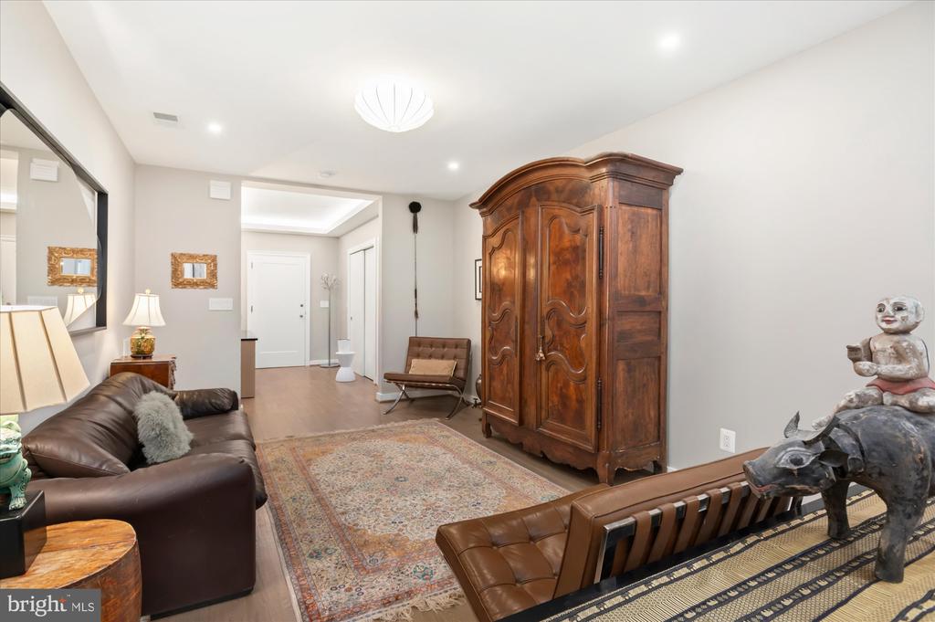 2101 CONNECTICUT AVENUE NW Unit: 22
