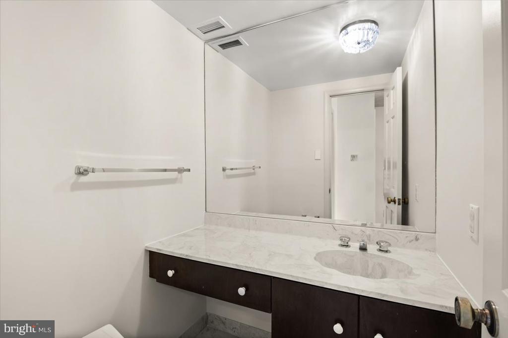 800 25TH STREET NW Unit: 903