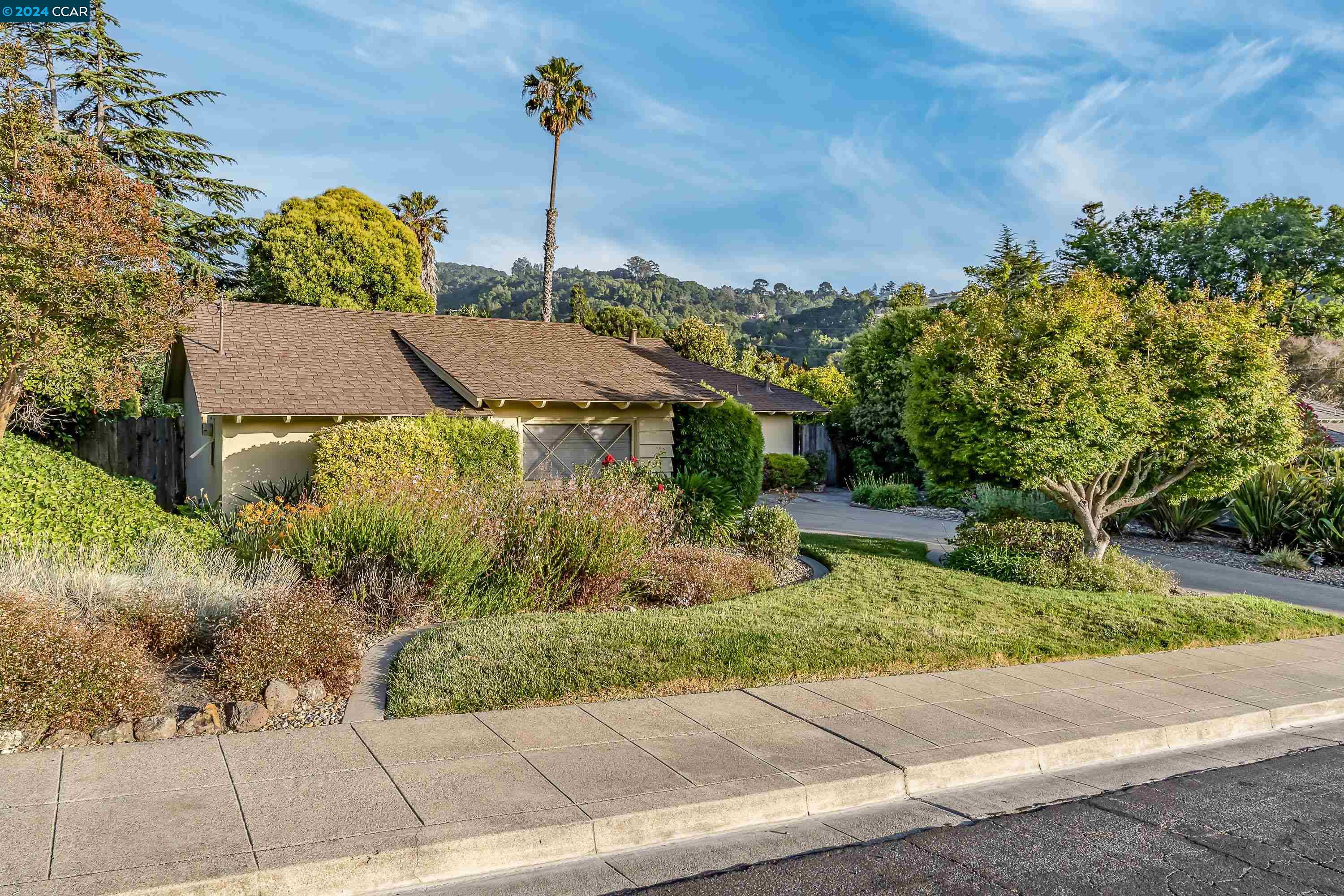 2456 Hermosa St