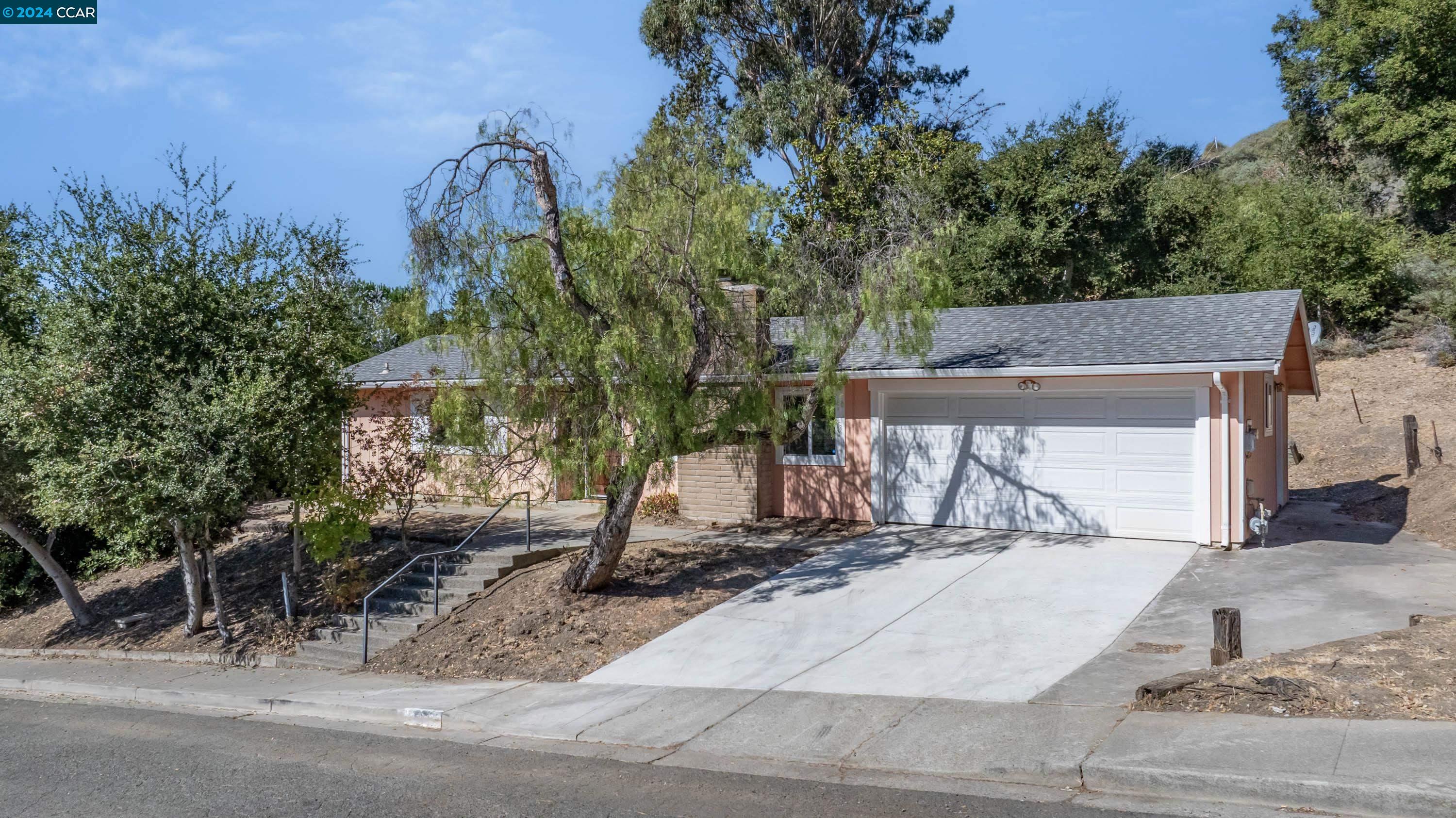 2672 Lassen Way